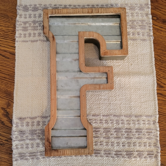 F wall decor - Picture 1 of 7